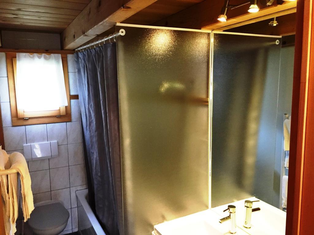Alpen Chalet Кандерстег Стая снимка