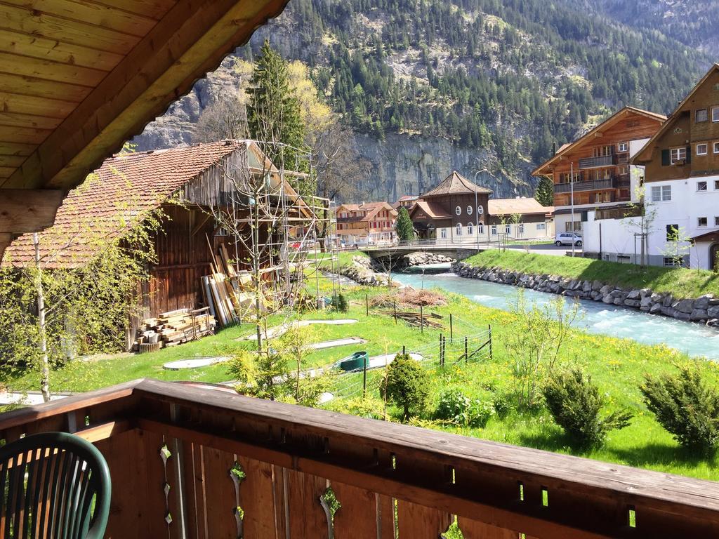 Alpen Chalet Кандерстег Стая снимка