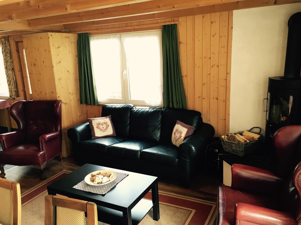 Alpen Chalet Кандерстег Стая снимка
